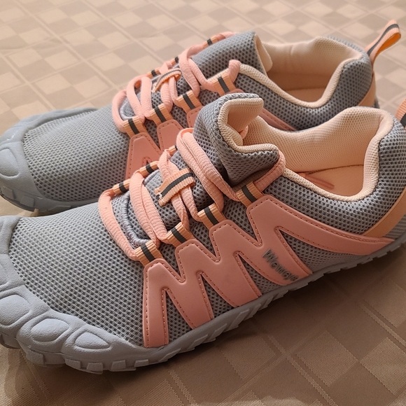 Girl's sneakers size 6.5 - Picture 2 of 6